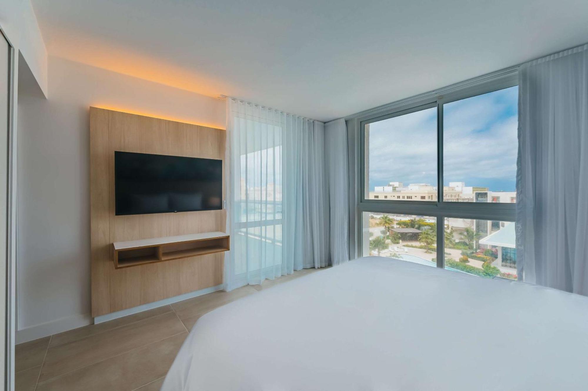 Radisson Blu Aruba Hotel Palm Beach Exterior photo